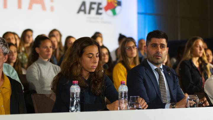 REUNION CONVENIO COLECTIVO FUTBOL FEMENINO ANDREA TIRAPU JUGADORA ATHLETIC DE BILBAO DAVID AGANZO PRESIDENTE AFE
