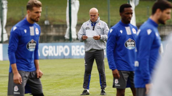 Luis César hará cambios en el once del Deportivo.