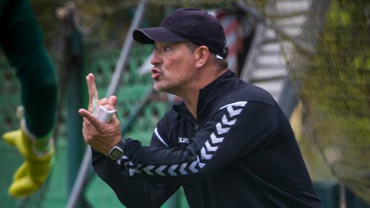 Ángel Viadero, en un entrenamiento en su etapa en el Racing de Santander.
