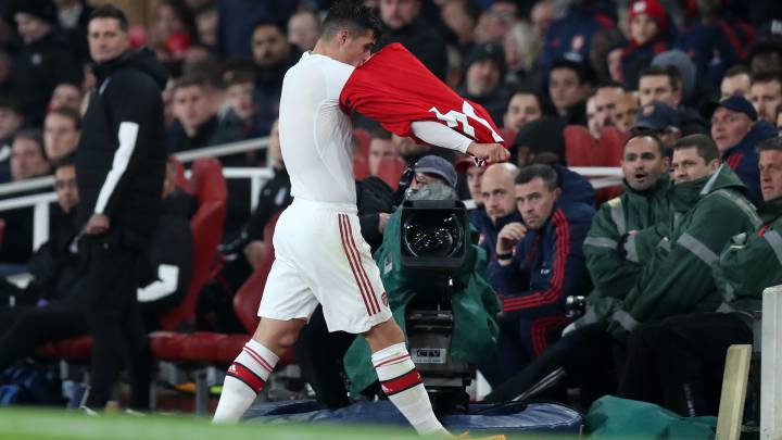 Xhaka escenifica la ruptura entre afición y equipo en el Arsenal