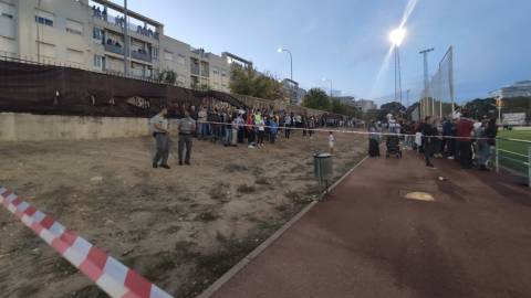Lío en el derbi local de Jerez:
agreden al portero del Xerez Deportivo desde la grada
