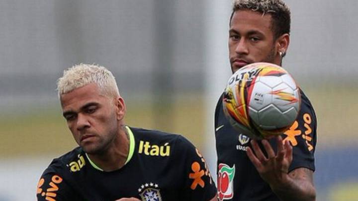 Dani Alves: "I told Neymar he needs to show the world the player he is"