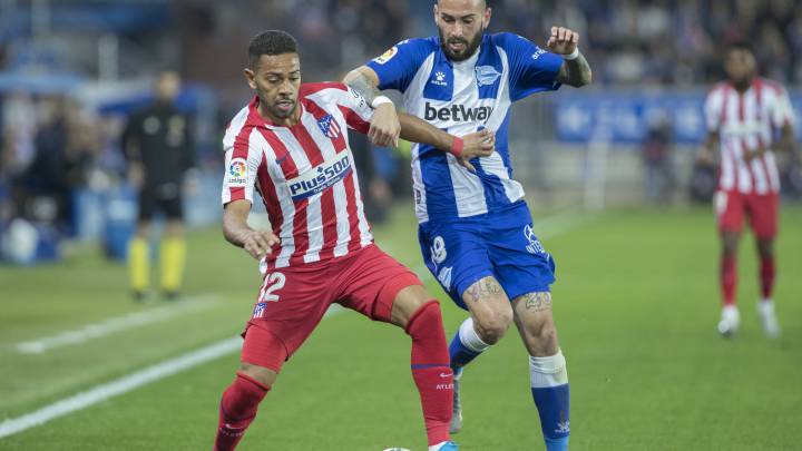 Aleix Vidal, con Lodi en el Alavés-Atlético.