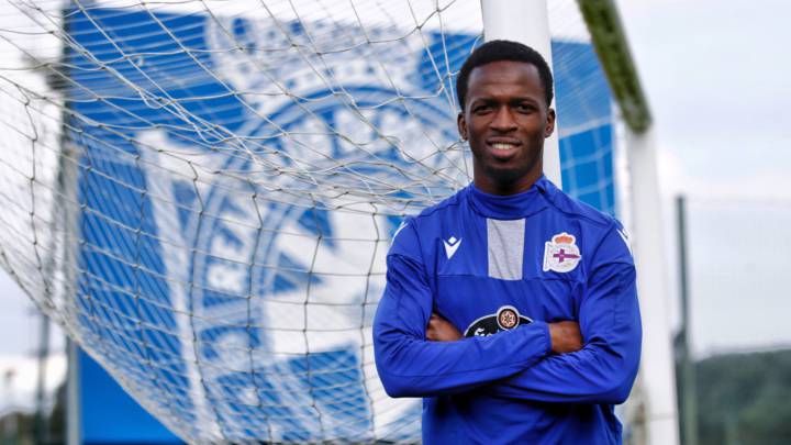 Mamadou Koné posa para el Diario AS en Abegondo