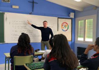 Alberto García compagina la portería con las aulas