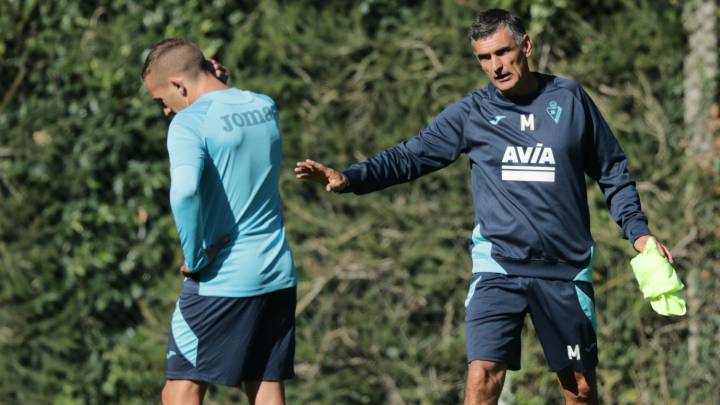 Mendilibar en un entrenamiento del Eibar