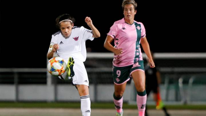 Ainoa Campo y Priscila, durante el Tacon-Betis en Valdebebas.