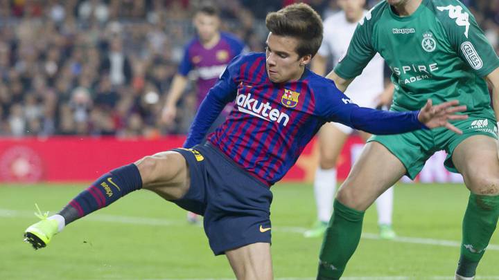 El centrocampista del juvenil del Barcelona, Riqui Puig, durante un partido.