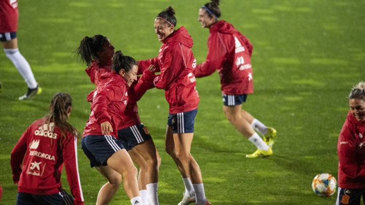 La Selección española se ejercitó aparte de la Promesas