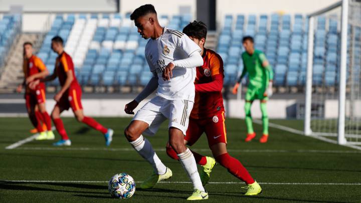El Juvenil paga caros sus errores ante el Galatasaray.