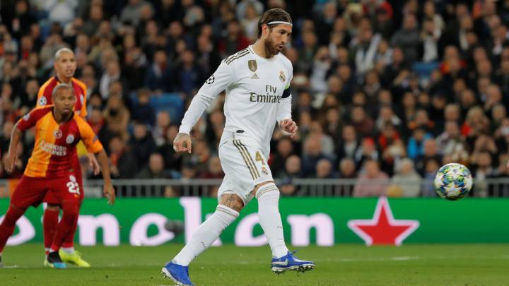 Ramos tirando un penalti ante el Galatasaray.