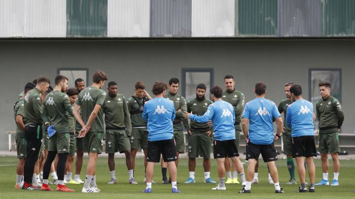 El Betis realizó una penúltima sesión de entrenamiento antes del derbi ante el Sevilla y Rubi no tuvo tampoco a Dani Martín, Carvalho, Juanmi ni Javi García