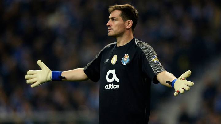 Casillas, en un partido con el Oporto.