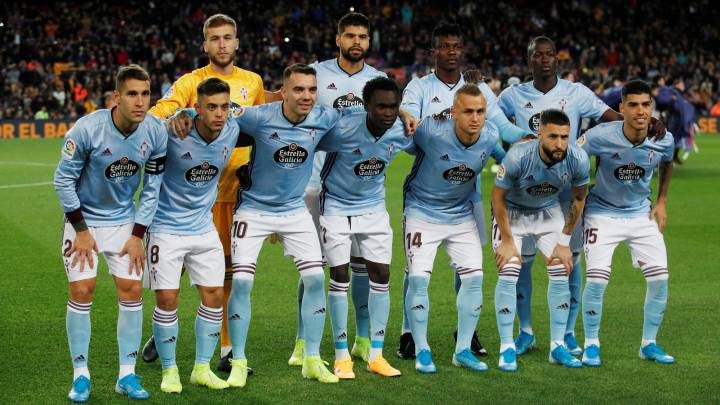 La alineación del Celta posa antes del partido contra el Barça en el Camp Nou