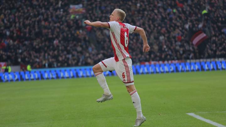 Van de Beek guía al Ajax a la goleada ante el Utrecht