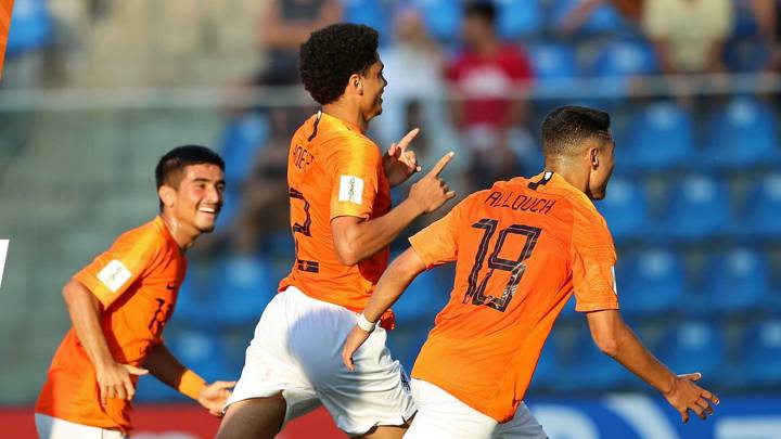 Holanda arrolla a Paraguay y es la primera semifinalista