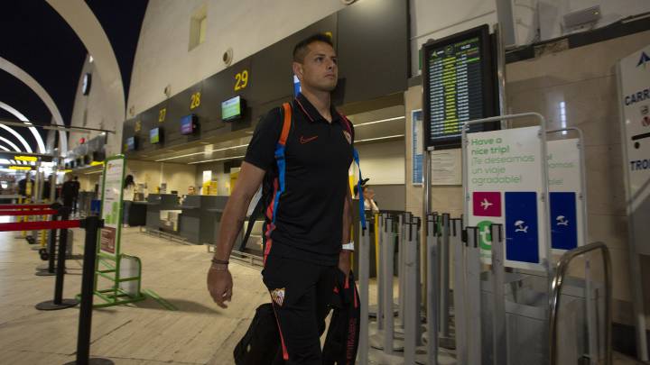 Un ladrón intentó entrar este domingo durante el Betis-Sevilla en la casa del delantero mexicano Chicharito Hernández. Una empleada alertó a la Policía.