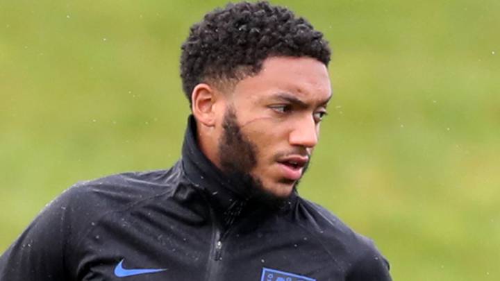 El resultado del rifirrafe entre Sterling y Gómez, visible en el rostro del jugador del Liverpool