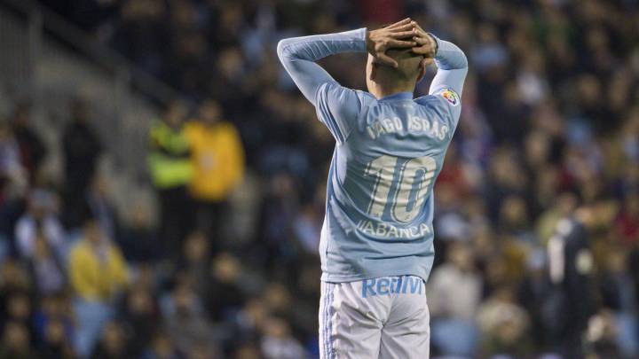 Iago Aspas se echa las manos a la cabeza durante el partido de la primera jornada contra el Real Madrid en Balaídos