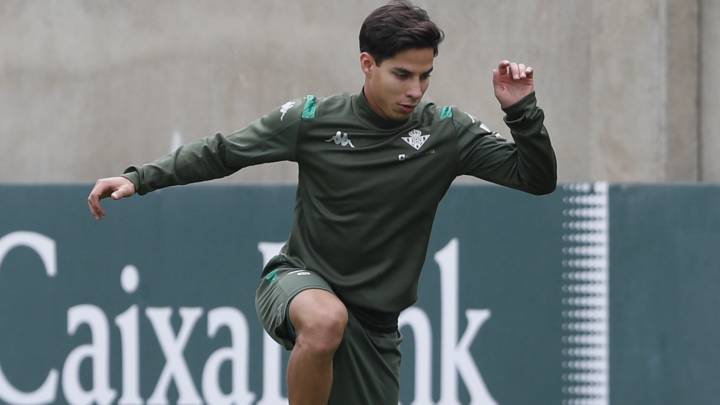 Torrado y el padre de Diego Lainez no ven al mexicano fuera del Betis