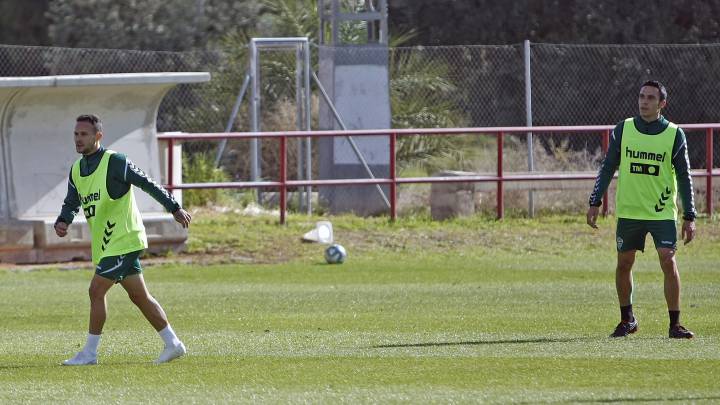 Pacheta prueba con Folch e Iván Sánchez en el doble pivote