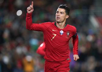 Cristiano recupera la sonrisa ante Lituania con un hat-trick