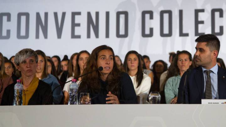 Bermúdez, Tirapu y Aganzo, durante la asamblea de jugadoras con AFE.