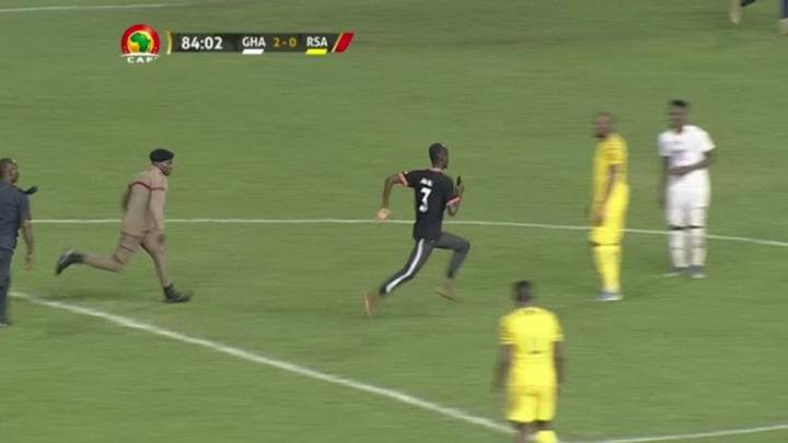 El invasor del Ghana-Sudáfrica que quería una foto con Diego Costa.