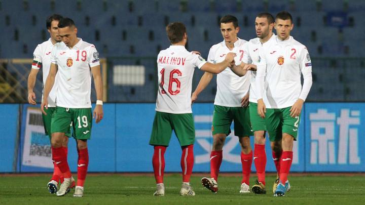 La selección búlgara celebra el gol ante la República Checa.