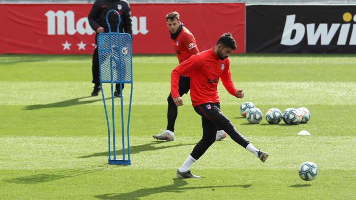 Diego Costa sabrá a principios de semana si tendrá que operarse.