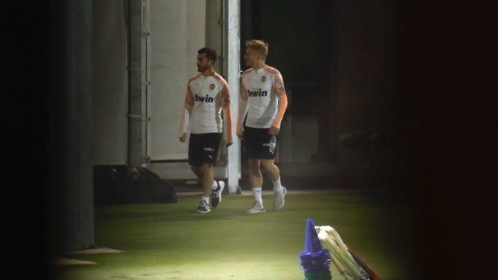 Gayà y Wass, en la vuelta a los entrenamientos con el Valencia.