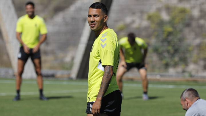 JONATHAN VIERA en el ENTRENAMIENTO DE LAS PALMAS