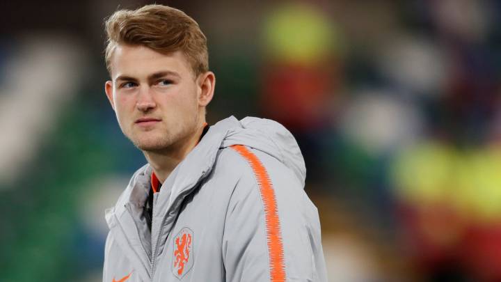 El defensa holandés de la Juventus, Matthijs de Ligt, con su selección.