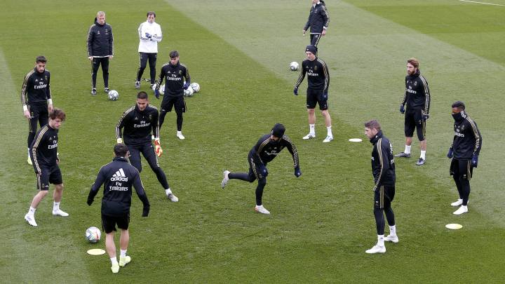 Zidane con el grueso de la plantilla al completo