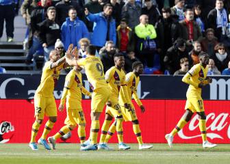 El balón parado salva al Barça