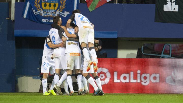 1x1 del Alavés: Joselu desatasca un partido trepidante y da la primera victoria a domicilio