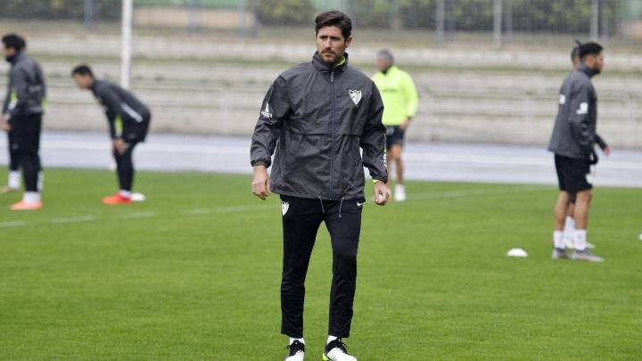Víctor busca once: 17 alineaciones diferentes en 17 partidos