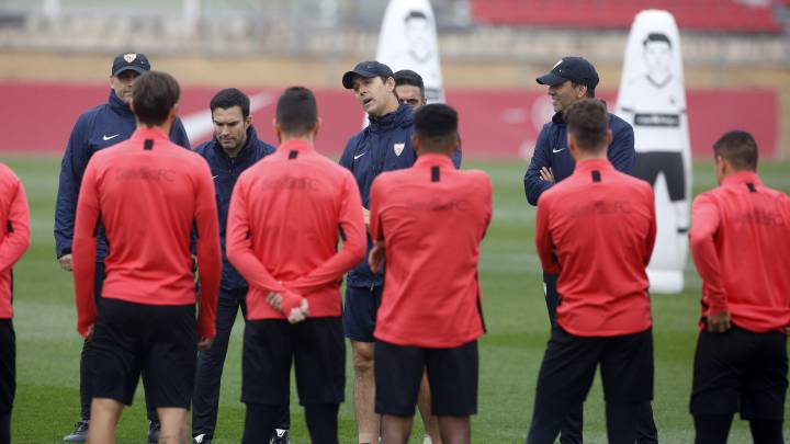 El Sevilla se entrena sin Navas, De Jong y Reguilón