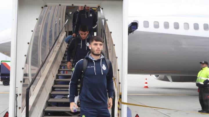 Los jugadores del Espanyol a su llegada a Hungría.