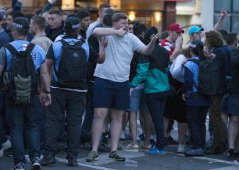 Hinchas ingleses y belgas causan disturbios en Oporto