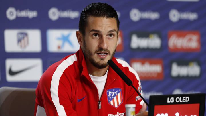 Koke atiende a la prensa.