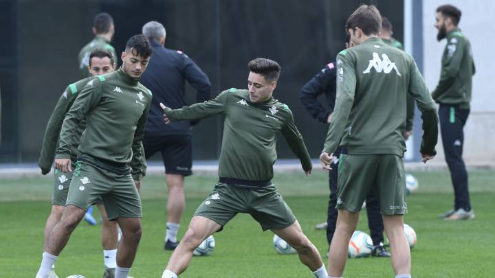 El Betis viaja a Mallorca con la baja de Álex Moreno, que se suma a las de Sidnei, Tello, Carvalho, Juanmi y Javi García. Regresa a la lista Marc Bartra.