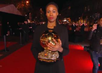La reacción de los hinchas al ver el Balón de Oro en París