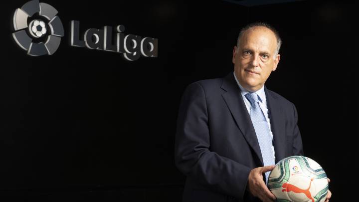 El presidente de LaLiga Javier Tebas posa en una entrevista para AS.