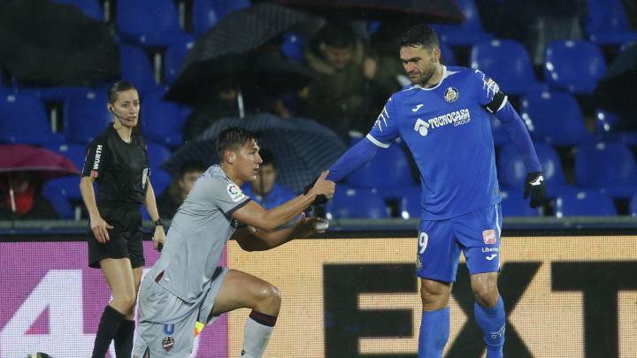 Duarte se lesiona y el Levante sólo cuenta con un central sano