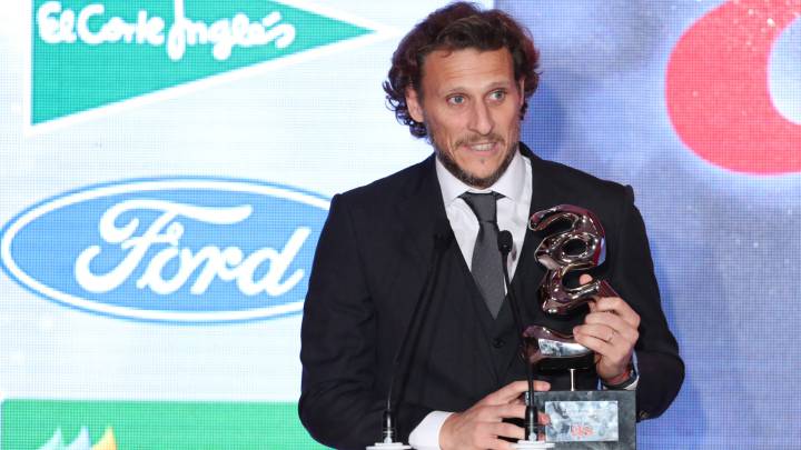 Diego Forlán recoge el premio AS América.