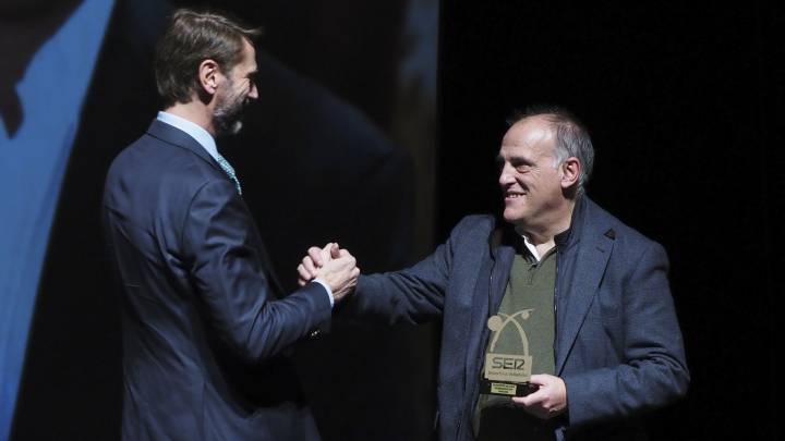 Tebas, seguro de que Carlos Suárez "sería mejor presidente de la RFEF que Rubiales"