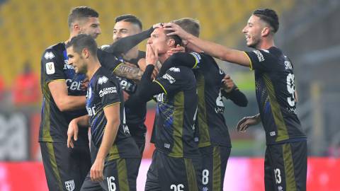 El Parma supera al Frosinone.