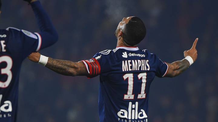 Memphis y Aouar encabezan la victoria del Lyon en Nîmes