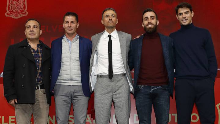 Luis Enrique, junto a su cuerpo técnico, en su presentación como seleccionador de España.
